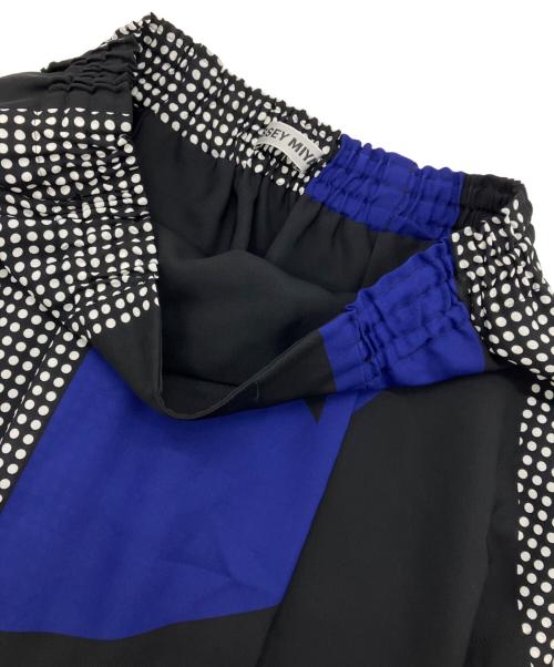 ISSEY MIYAKE（イッセイミヤケ）ISSEY MIYAKE (イッセイミヤケ) タックスカート ブラック サイズ:2の古着・服飾アイテム