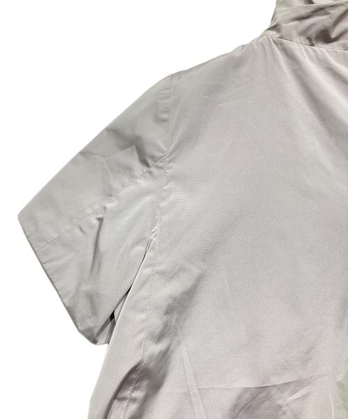 HERNO（ヘルノ）HERNO (ヘルノ) Short sleeve grey nylon jacket ライトグレー サイズ:42の古着・服飾アイテム