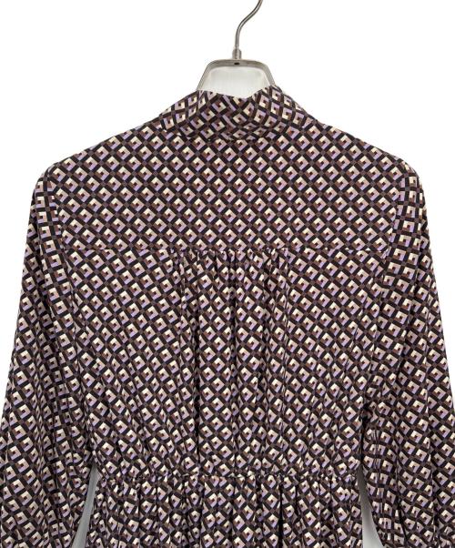 UNTITLED（アンタイトル）UNTITLED (アンタイトル) ビンテージ風ジオメ柄 ボウタイワンピース ブラックの古着・服飾アイテム