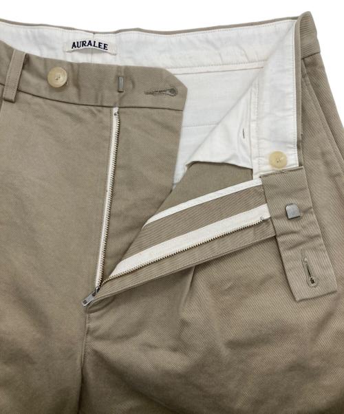 AURALEE（オーラリー）AURALEE (オーラリー) UNITED ARROWS (ユナイテッドアローズ) EXCLUSIVE WASHED FINX CHINO PANTS ベージュ サイズ:4の古着・服飾アイテム