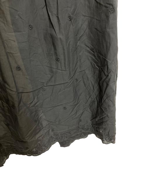 GASA*（ガサ）GASA* (ガサ) エプロンワンピース オフホワイト×ブラック サイズ:freeの古着・服飾アイテム