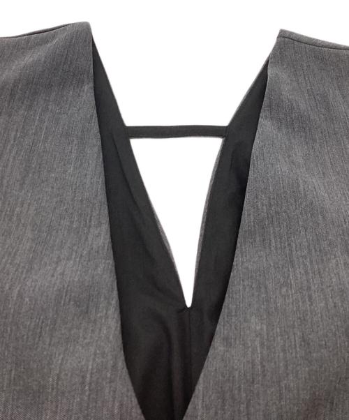 ELENDEEK（エレンディーク）ELENDEEK (エレンディーク) ディープVネックAラインワンピース / 512550312201 / 25年モデル グレー サイズ:2の古着・服飾アイテム