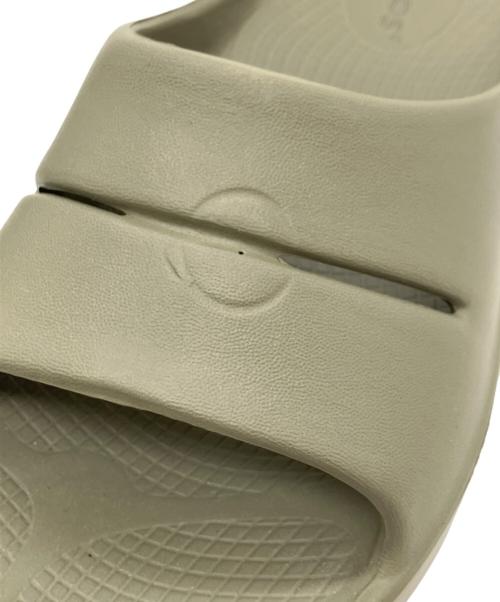 OOFOS（ウーフォス）OOFOS (ウーフォス) リカバリーサンダル カーキ サイズ:37 未使用品の古着・服飾アイテム