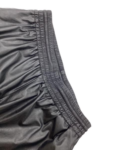MM6 Maison Margiela（エムエムシックスメゾンマルジェラ）MM6 Maison Margiela (エムエムシックスメゾンマルジェラ) フェイクレザー キュロット ハーフパンツ ブラック サイズ:Sの古着・服飾アイテム