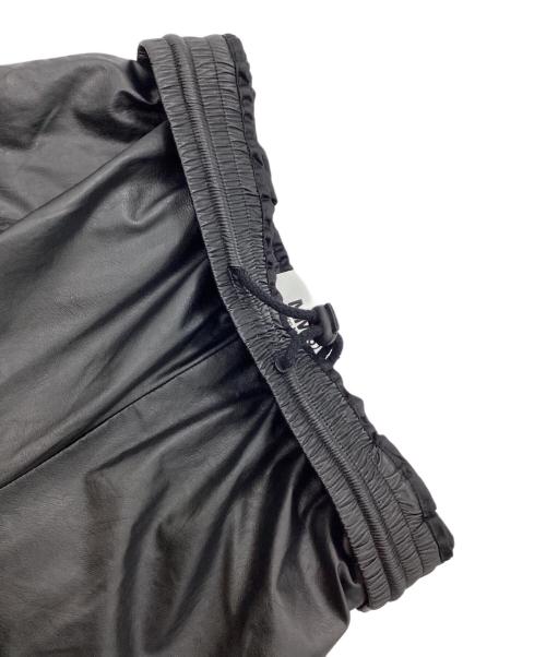 MM6 Maison Margiela（エムエムシックスメゾンマルジェラ）MM6 Maison Margiela (エムエムシックスメゾンマルジェラ) フェイクレザー キュロット ハーフパンツ ブラック サイズ:Sの古着・服飾アイテム