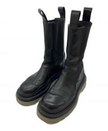 BOTTEGA VENETA（ボッテガベネタ）の古着「タイヤチェルシーブーツ」｜ブラック