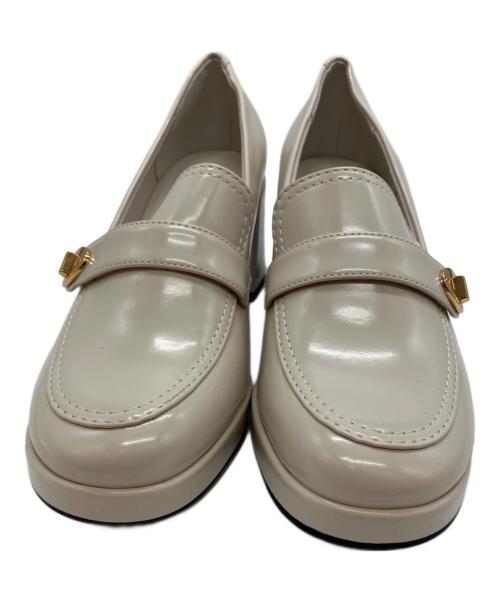 CHARLES & KEITH（チャールズアンドキース）CHARLES & KEITH (チャールズアンドキース) メタリックアクセント ローファーパンプス ベージュ サイズ:36の古着・服飾アイテム