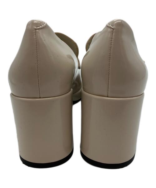 CHARLES & KEITH（チャールズアンドキース）CHARLES & KEITH (チャールズアンドキース) メタリックアクセント ローファーパンプス ベージュ サイズ:36の古着・服飾アイテム