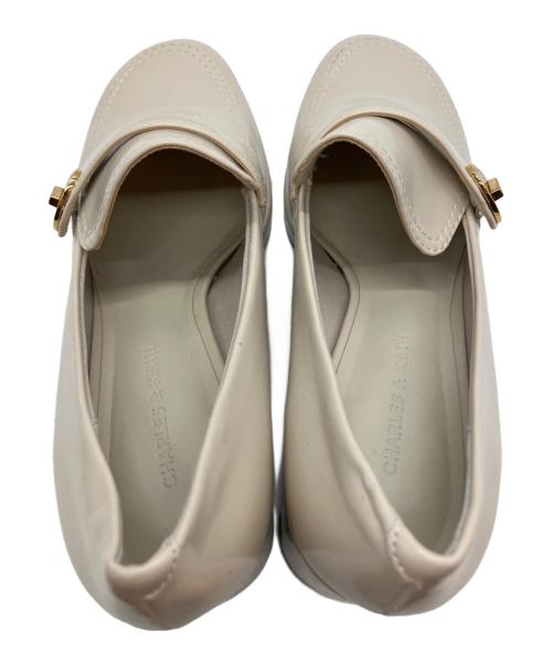 CHARLES & KEITH（チャールズアンドキース）CHARLES & KEITH (チャールズアンドキース) メタリックアクセント ローファーパンプス ベージュ サイズ:36の古着・服飾アイテム