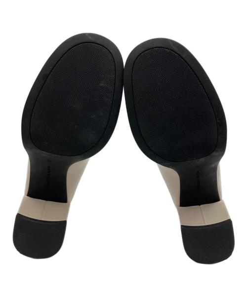 CHARLES & KEITH（チャールズアンドキース）CHARLES & KEITH (チャールズアンドキース) メタリックアクセント ローファーパンプス ベージュ サイズ:36の古着・服飾アイテム