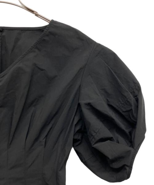 ELENDEEK（エレンディーク）ELENDEEK (エレンディーク) フォルムスリーブウエストタックワンピース ブラック サイズ:02の古着・服飾アイテム