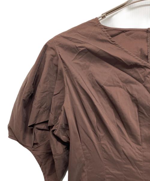 ELENDEEK（エレンディーク）ELENDEEK (エレンディーク) フォルムスリーブウエストタックワンピース ブラウン サイズ:02の古着・服飾アイテム