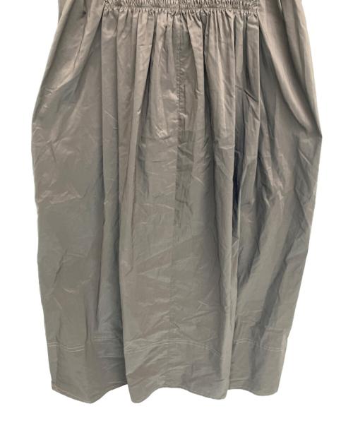 ELENDEEK（エレンディーク）ELENDEEK (エレンディーク) フォルムスリーブウエストタックワンピース ブラウン サイズ:02の古着・服飾アイテム