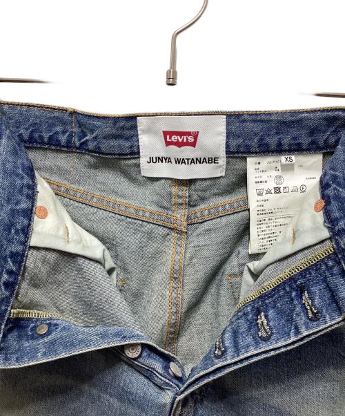 JUNYA WATANABE COMME des GARCONS（(ジュンヤワタナベ コムデギャルソン）JUNYA WATANABE COMME des GARCONS ((ジュンヤワタナベ コムデギャルソン) LEVI'S (リーバイス) デニムパンツ ブルー サイズ:XSの古着・服飾アイテム