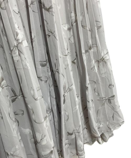 Rose Muse（ロゼミューズ）Rose Muse (ロゼミューズ) ribbon pattern pleated dress グレー サイズ:M 未使用品の古着・服飾アイテム