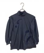 Mame Kurogouchiマメクロゴウチ）の古着「Floral Embroidery High Neck Blouse」｜ネイビー