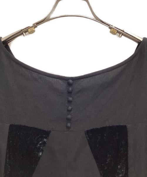 Velnica（ヴェルニカ）Velnica (ヴェルニカ) ベルト付ベロア切替パネルワンピース ブラック サイズ:Freeの古着・服飾アイテム