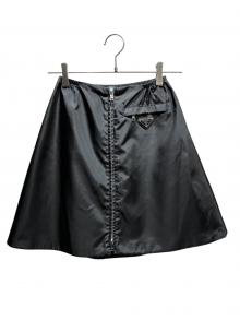 PRADA（プラダ）の古着「ジップフレアスカート」｜ブラック