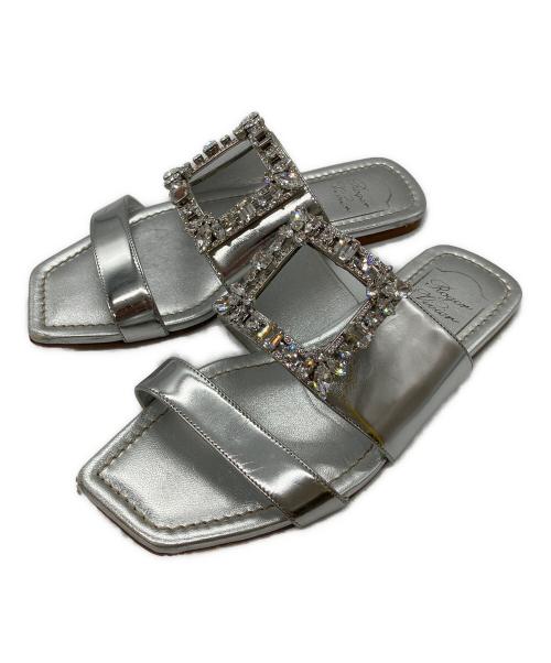 Roger Vivier（ロジェ ヴィヴィエ）Roger Vivier (ロジェ ヴィヴィエ) クリスタルバックル付きメタリックレザーサンダル シルバー サイズ:35の古着・服飾アイテム