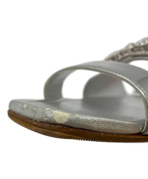 Roger Vivier（ロジェ ヴィヴィエ）Roger Vivier (ロジェ ヴィヴィエ) クリスタルバックル付きメタリックレザーサンダル シルバー サイズ:35の古着・服飾アイテム