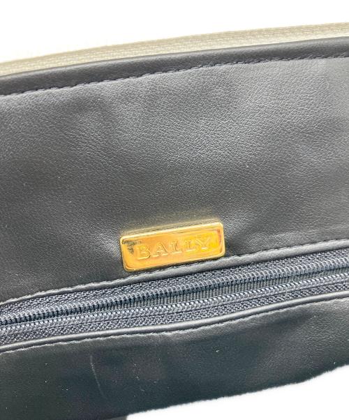 BALLY（バリー）BALLY (バリー) ヴィンテージキルティングバッグ ホワイトの古着・服飾アイテム
