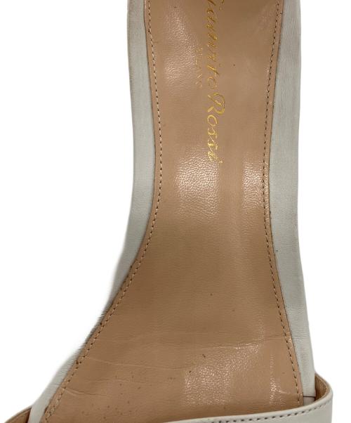 Gianvito Rossi（ジャンヴィト ロッシ）Gianvito Rossi (ジャンヴィト ロッシ) フラットサンダル ホワイト サイズ:35の古着・服飾アイテム