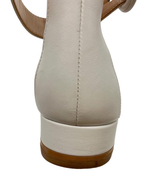 Gianvito Rossi（ジャンヴィト ロッシ）Gianvito Rossi (ジャンヴィト ロッシ) フラットサンダル ホワイト サイズ:35の古着・服飾アイテム