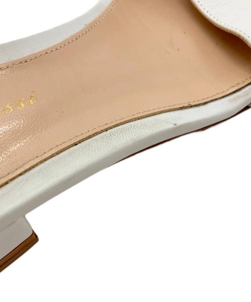 Gianvito Rossi（ジャンヴィト ロッシ）Gianvito Rossi (ジャンヴィト ロッシ) フラットサンダル ホワイト サイズ:35の古着・服飾アイテム