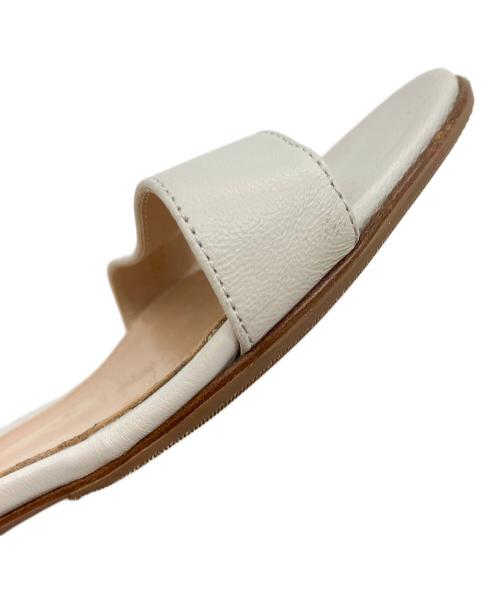 Gianvito Rossi（ジャンヴィト ロッシ）Gianvito Rossi (ジャンヴィト ロッシ) フラットサンダル ホワイト サイズ:35の古着・服飾アイテム