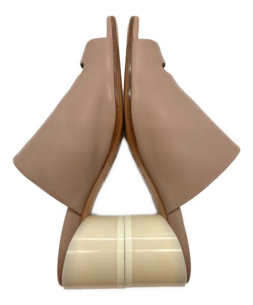 MM6 Maison Margiela（エムエムシックスメゾンマルジェラ）MM6 Maison Margiela (エムエムシックスメゾンマルジェラ) レザートングサンダル ピンクベージュ サイズ:35の古着・服飾アイテム