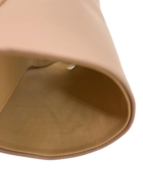 MM6 Maison Margiela（エムエムシックスメゾンマルジェラ）MM6 Maison Margiela (エムエムシックスメゾンマルジェラ) レザートングサンダル ピンクベージュ サイズ:35の古着・服飾アイテム