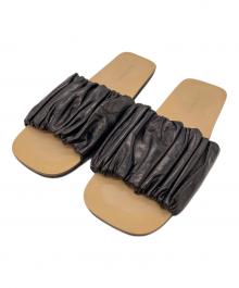 JIL SANDER（ジルサンダー）の古着「ギャザースライドレザーサンダル」｜ブラック