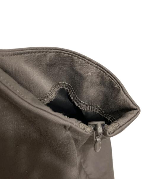 icB（アイシービー）icB (アイシービー) リヨセルスパンサテン キャミソールワンピース カーキ サイズ:2の古着・服飾アイテム