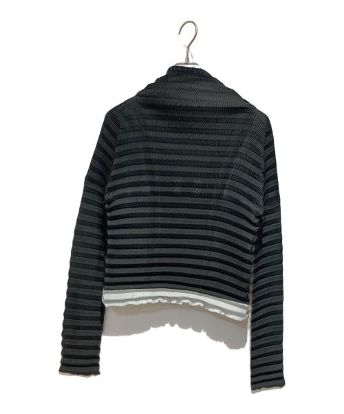 ISSEY MIYAKE（イッセイミヤケ）ISSEY MIYAKE (イッセイミヤケ) プリーツ レイヤー カーディガン ブラック×グレー サイズ:2の古着・服飾アイテム