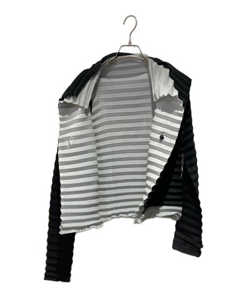 ISSEY MIYAKE（イッセイミヤケ）ISSEY MIYAKE (イッセイミヤケ) プリーツ レイヤー カーディガン ブラック×グレー サイズ:2の古着・服飾アイテム