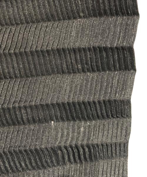 ISSEY MIYAKE（イッセイミヤケ）ISSEY MIYAKE (イッセイミヤケ) プリーツ レイヤー カーディガン ブラック×グレー サイズ:2の古着・服飾アイテム