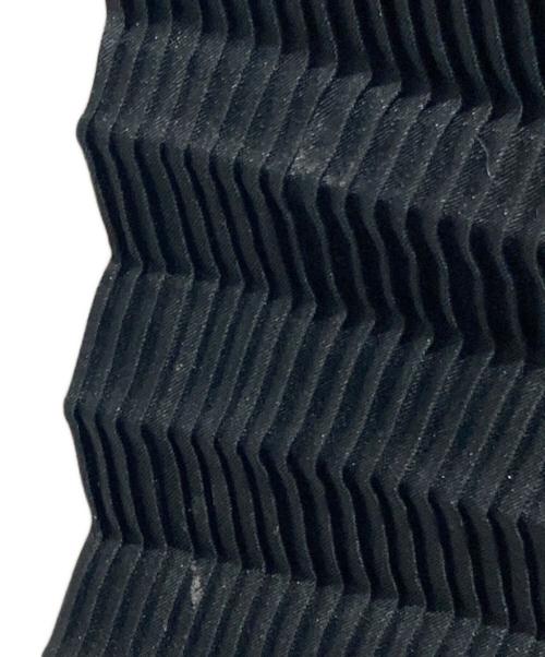ISSEY MIYAKE（イッセイミヤケ）ISSEY MIYAKE (イッセイミヤケ) プリーツ レイヤー カーディガン ブラック×グレー サイズ:2の古着・服飾アイテム