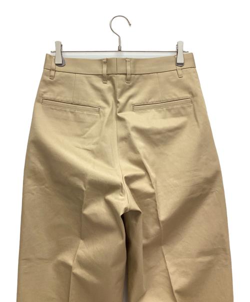 UNIVERSAL PRODUCTS.（ユニバーサルプロダクツ）UNIVERSAL PRODUCTS. (ユニバーサルプロダクツ) COTTON 1TUCK TROUSERS ベージュ サイズ:2の古着・服飾アイテム
