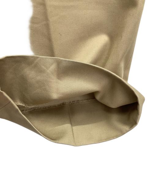 UNIVERSAL PRODUCTS.（ユニバーサルプロダクツ）UNIVERSAL PRODUCTS. (ユニバーサルプロダクツ) COTTON 1TUCK TROUSERS ベージュ サイズ:2の古着・服飾アイテム