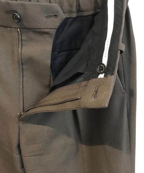 MARKAWARE（マーカウェア）MARKAWARE (マーカウェア) PEGTOP TROUSERS オリーブ サイズ:Mの古着・服飾アイテム