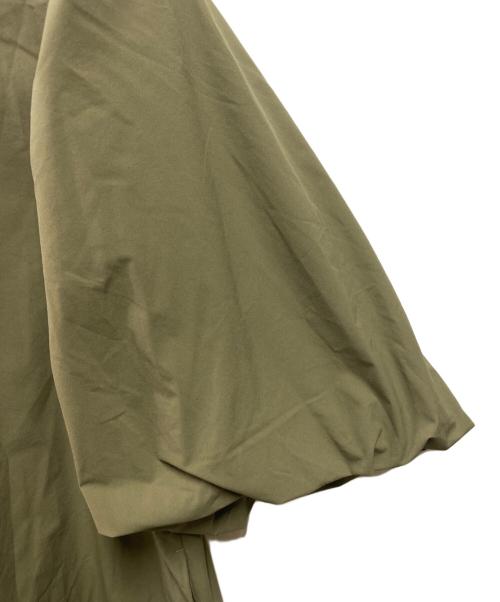 UNFILO（アンフィーロ）UNFILO (アンフィーロ) FINE MOVE ボリュームスリーブ ワンピース オリーブ サイズ:MT 未使用品の古着・服飾アイテム