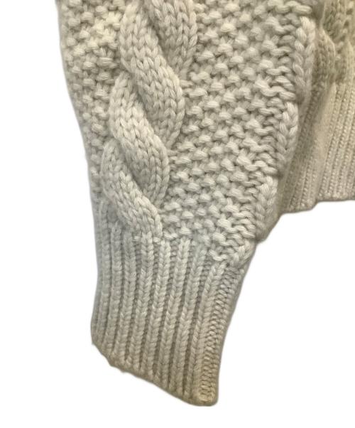 MONCLER（モンクレール）MONCLER (モンクレール) レザーパッチ ウールカシミヤ ケーブルニット アイボリー サイズ:Mの古着・服飾アイテム