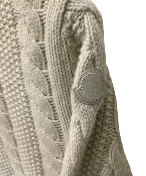 MONCLER（モンクレール）MONCLER (モンクレール) レザーパッチ ウールカシミヤ ケーブルニット アイボリー サイズ:Mの古着・服飾アイテム