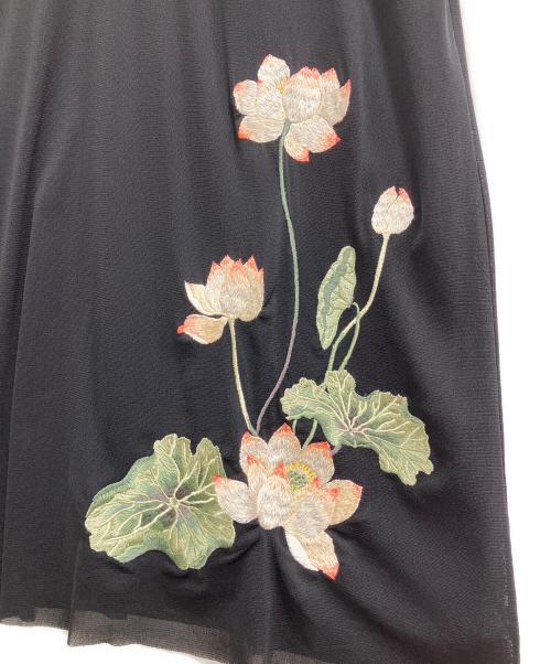 VIVIENNE TAM（ヴィヴィアンタム）VIVIENNE TAM (ヴィヴィアンタム) 蓮刺繍ワンピース ブラックの古着・服飾アイテム