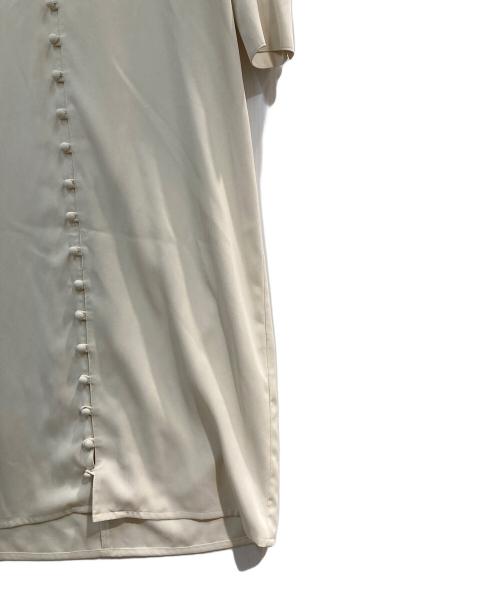 AKTE（アクテ）AKTE (アクテ) ディープVネックワンピース アイボリー サイズ:Fの古着・服飾アイテム