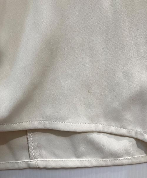 AKTE（アクテ）AKTE (アクテ) ディープVネックワンピース アイボリー サイズ:Fの古着・服飾アイテム