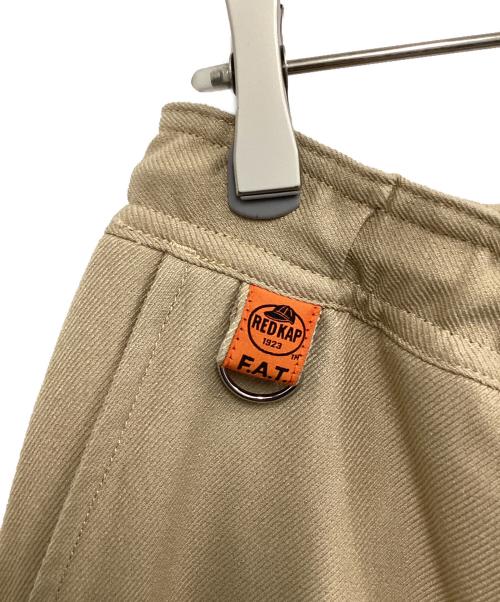 FAT（エフエーティー）FAT (エフエーティー) RED KAP (レッド キャップ) イージーパンツ ベージュ サイズ:SKINNYの古着・服飾アイテム