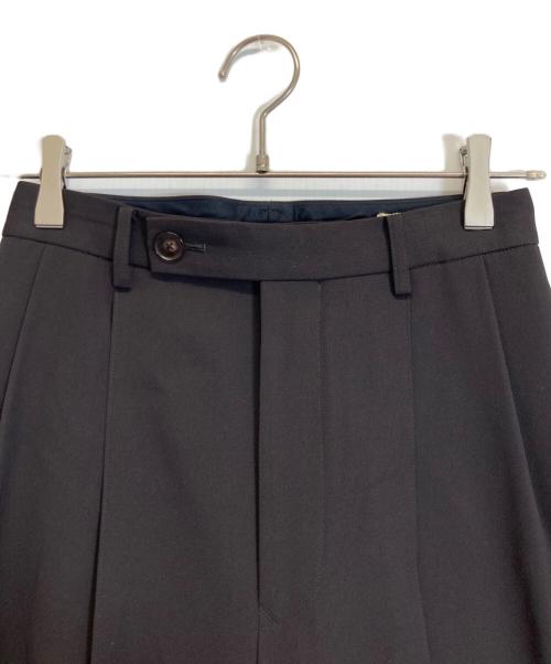 AURALEE（オーラリー）AURALEE (オーラリー) LIGHT WOOL MAX GABARDINE SLACKS ブラウンの古着・服飾アイテム