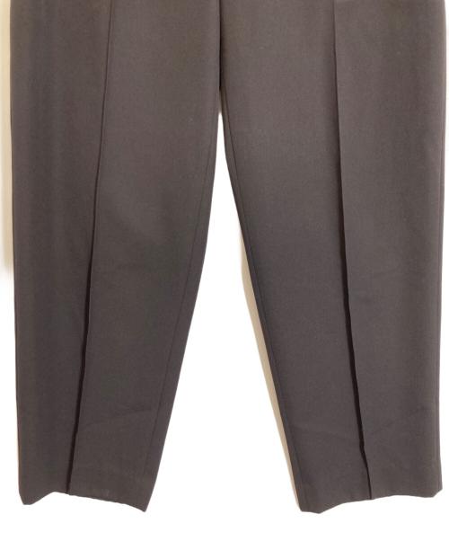 AURALEE（オーラリー）AURALEE (オーラリー) LIGHT WOOL MAX GABARDINE SLACKS ブラウンの古着・服飾アイテム