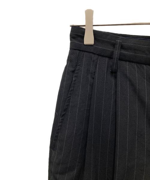 COMME des GARCONS（コムデギャルソン）COMME des GARCONS (コムデギャルソン) ピストライプタックパンツ ネイビー サイズ:Mの古着・服飾アイテム
